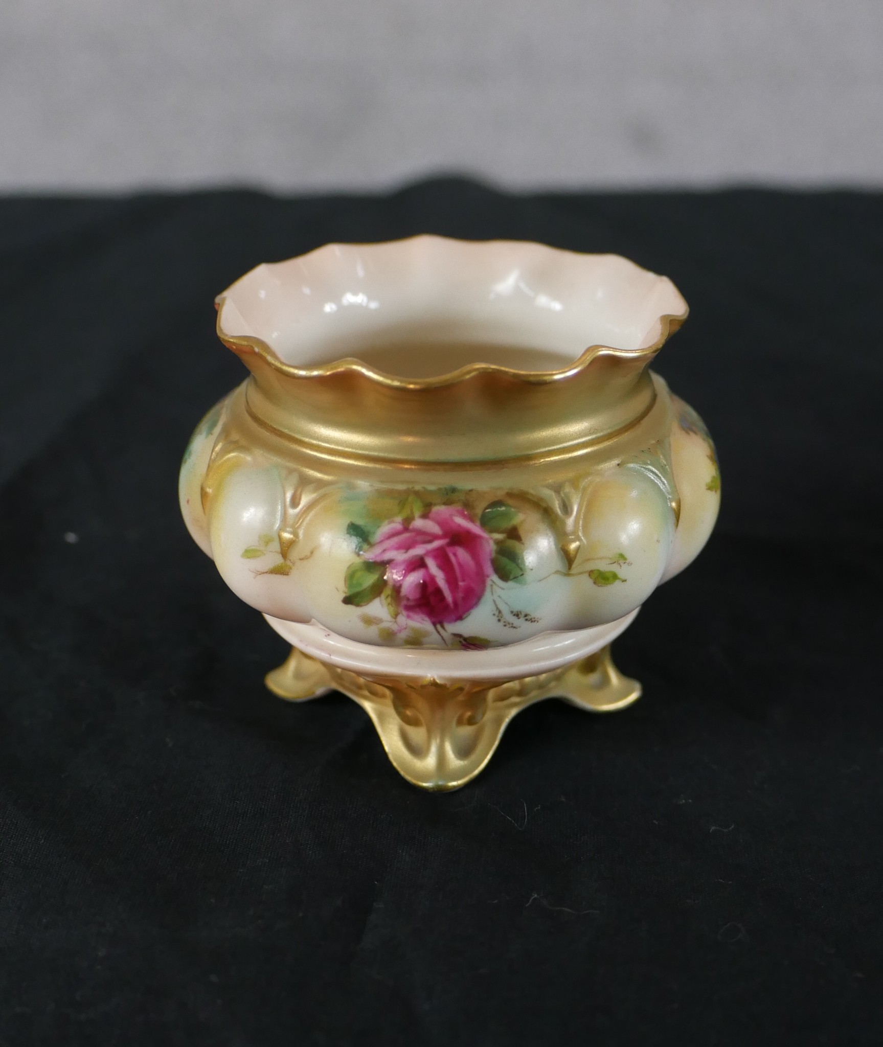 Four pieces of English porcelain comprising of a Royal Crown Derby Imari porcelain miniature vase, a - Image 2 of 11