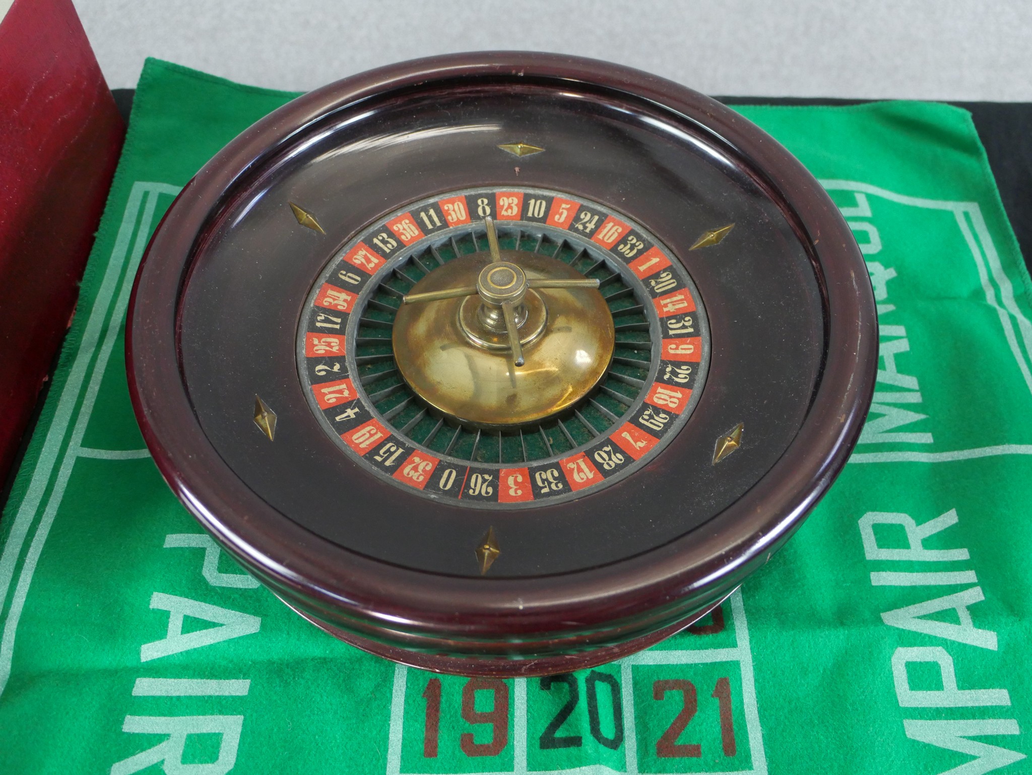 A 20th century boxed Escalado game, complete with mat and accessories, together with a small - Image 2 of 4