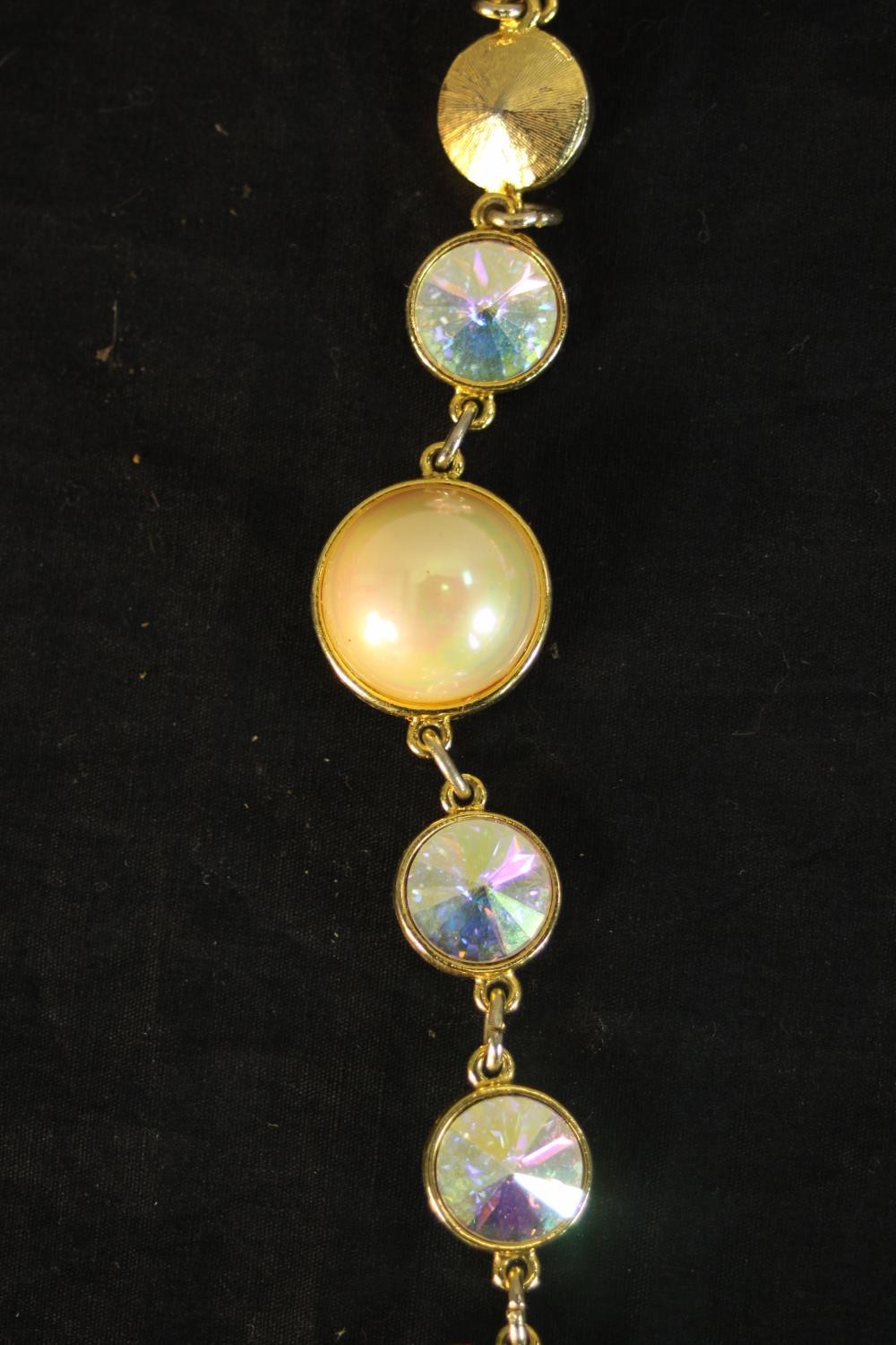 A collection of Swarovski and faux pearl costume jewellery, including a Sarah Booth crystal set oval - Image 5 of 11