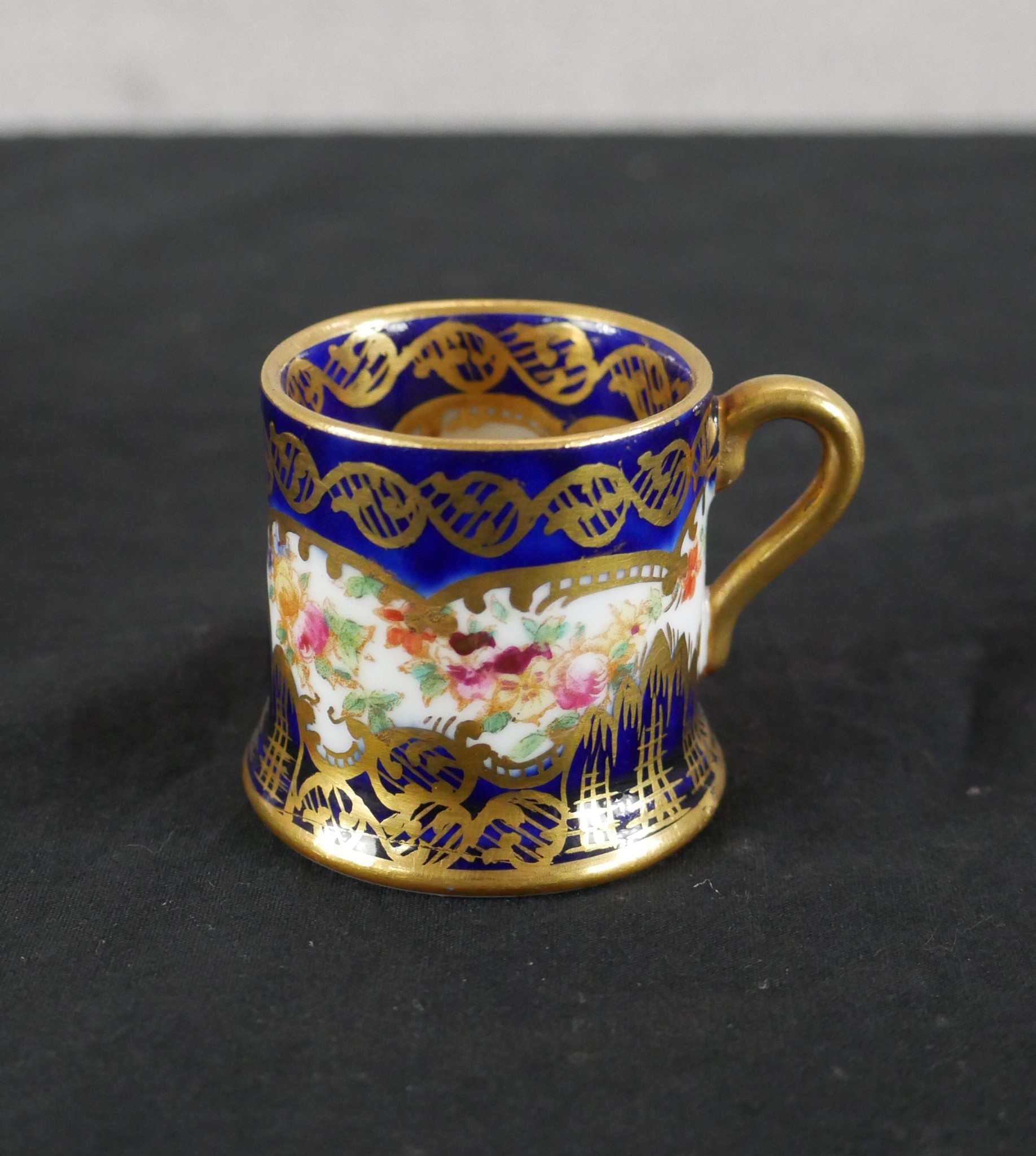 Four pieces of English porcelain comprising of a Royal Crown Derby Imari porcelain miniature vase, a - Image 10 of 11