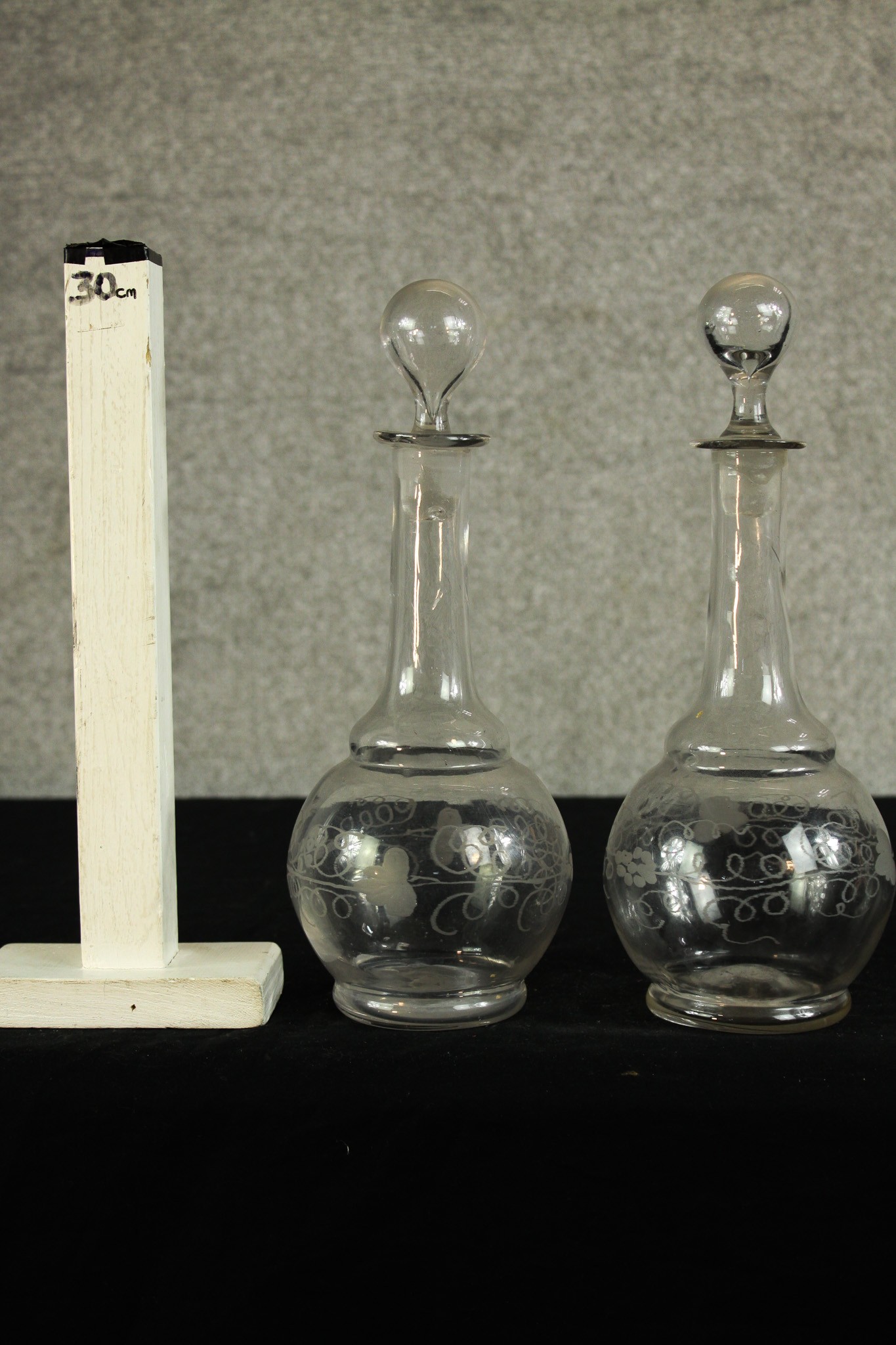 A pair of early 20th century glass decanters and stoppers each etched with grape and vine - Image 2 of 5
