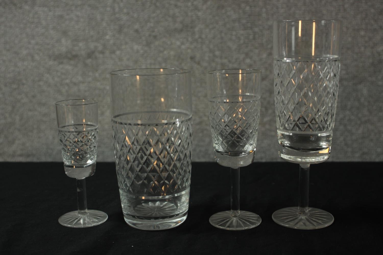 A suite of mid 20th century French clear drinking glasses. H.17 Dia.6cm. (largest) - Image 9 of 11