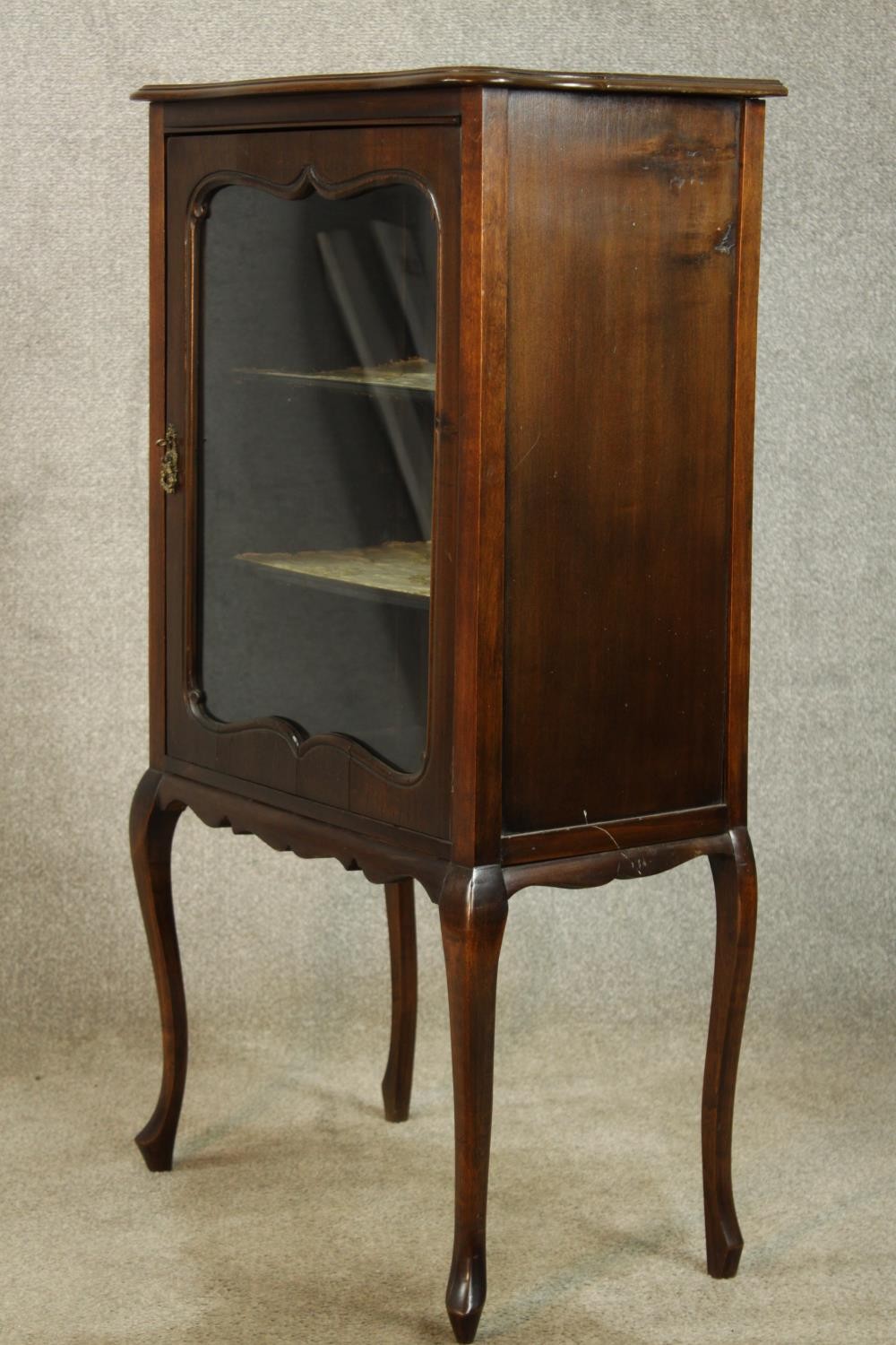 A late 19th century mahogany single glass door display cabinet opening to reveal three shelves, - Image 8 of 8