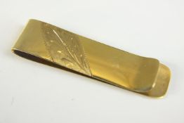 A 9ct gold engraved money clip with foliate design. Hallmarked: AG for Alfred Grove, London import