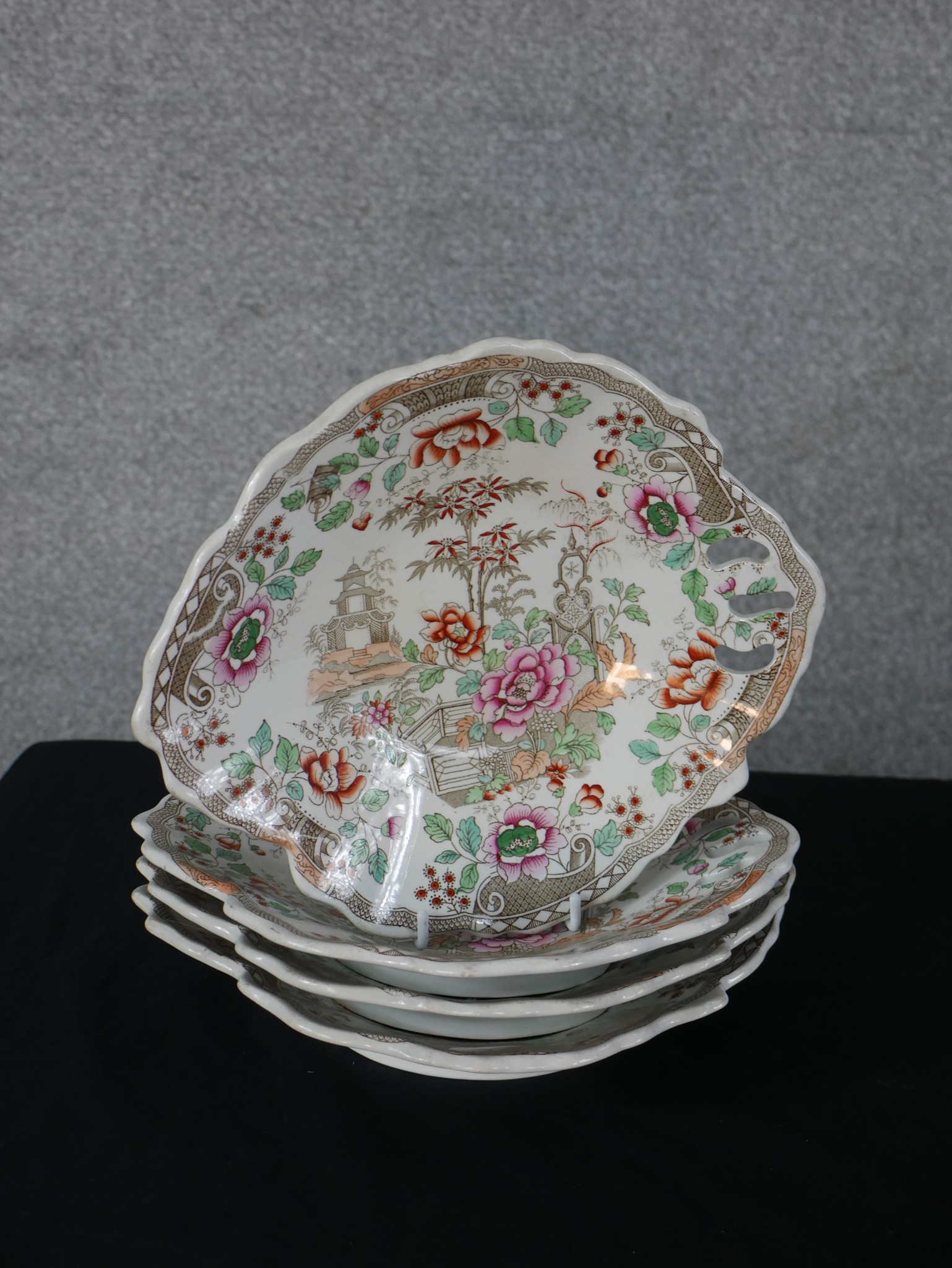 An early 20th century English porcelain part dessert service decorated with central panel of Chinese - Image 2 of 8