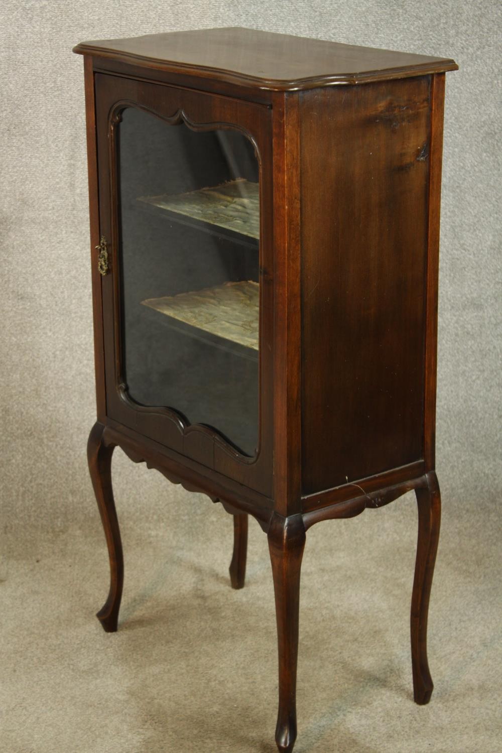 A late 19th century mahogany single glass door display cabinet opening to reveal three shelves, - Image 7 of 8