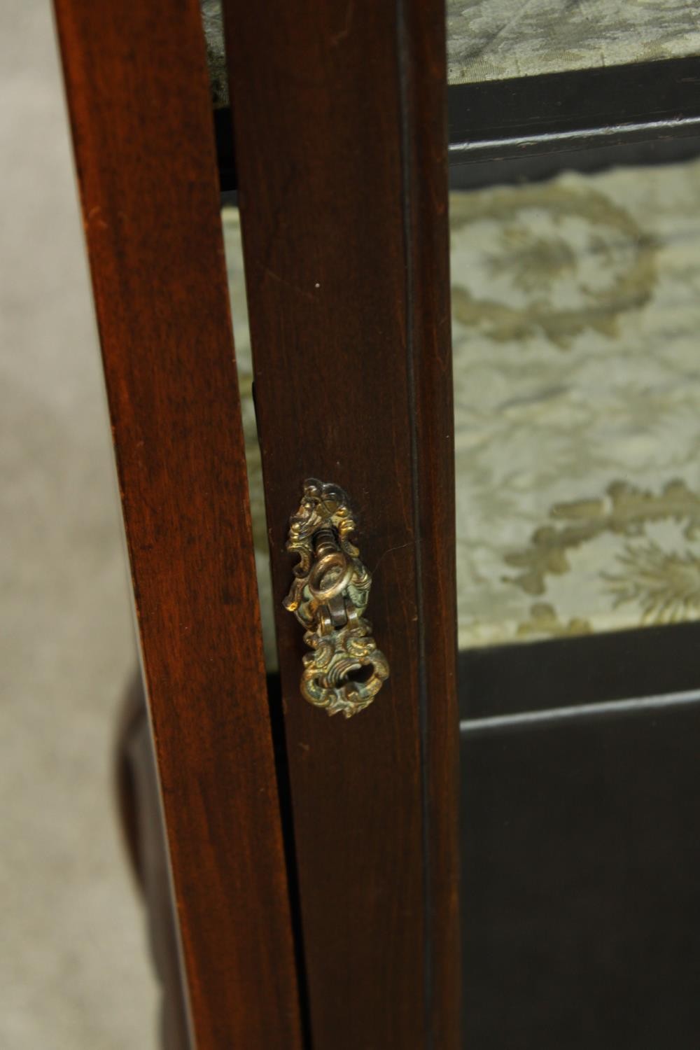 A late 19th century mahogany single glass door display cabinet opening to reveal three shelves, - Image 6 of 8