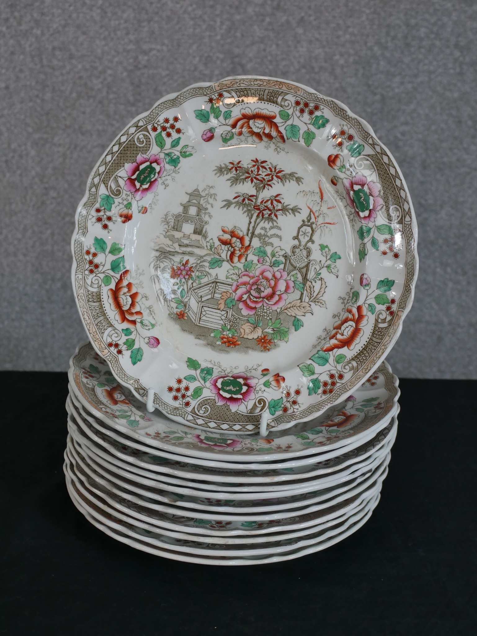 An early 20th century English porcelain part dessert service decorated with central panel of Chinese - Image 8 of 8