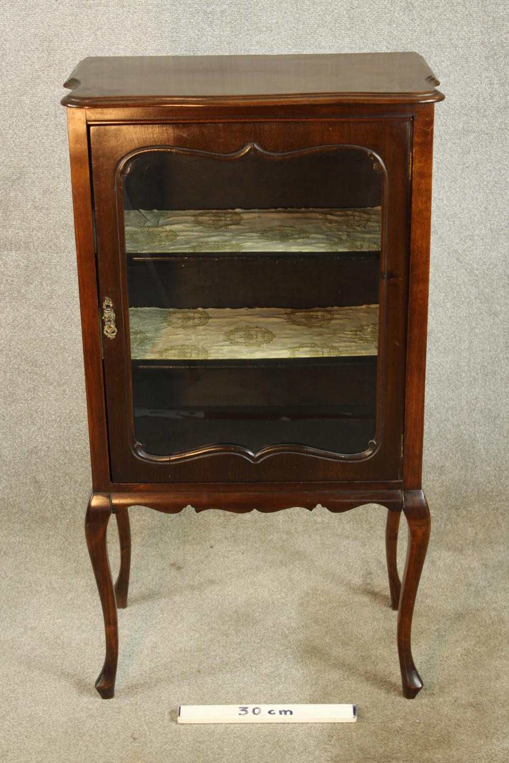 A late 19th century mahogany single glass door display cabinet opening to reveal three shelves, - Image 2 of 8