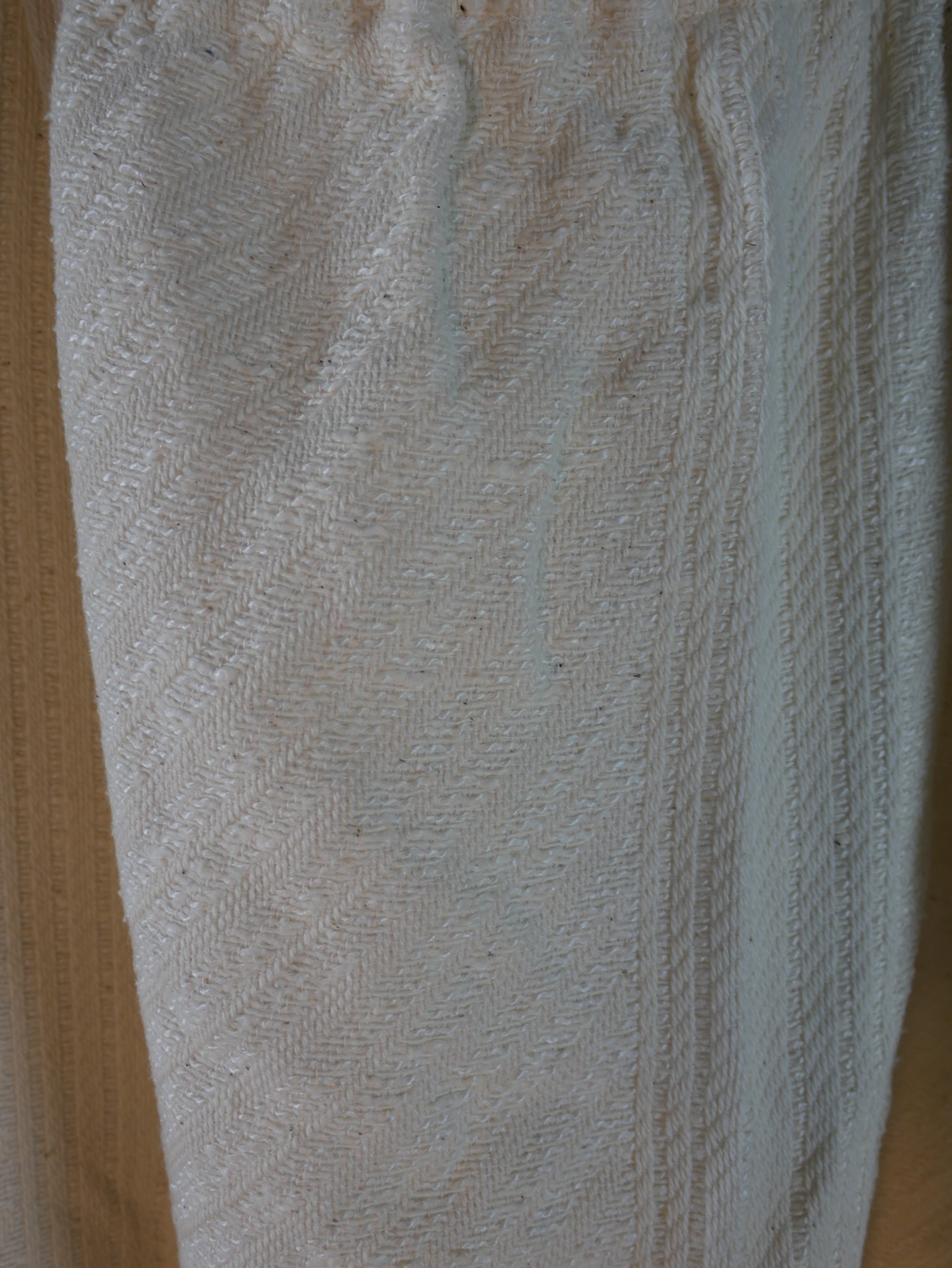 A pair of 20th century cream cotton curtains. H.105 W.67cm - Image 5 of 5
