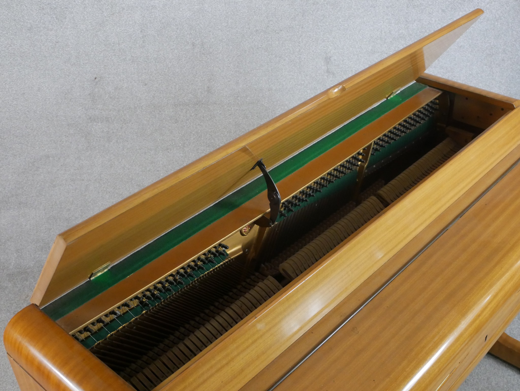 A mid 20th century Kemble beech upright piano raised on carved cabriole supports terminating on shap - Image 7 of 8