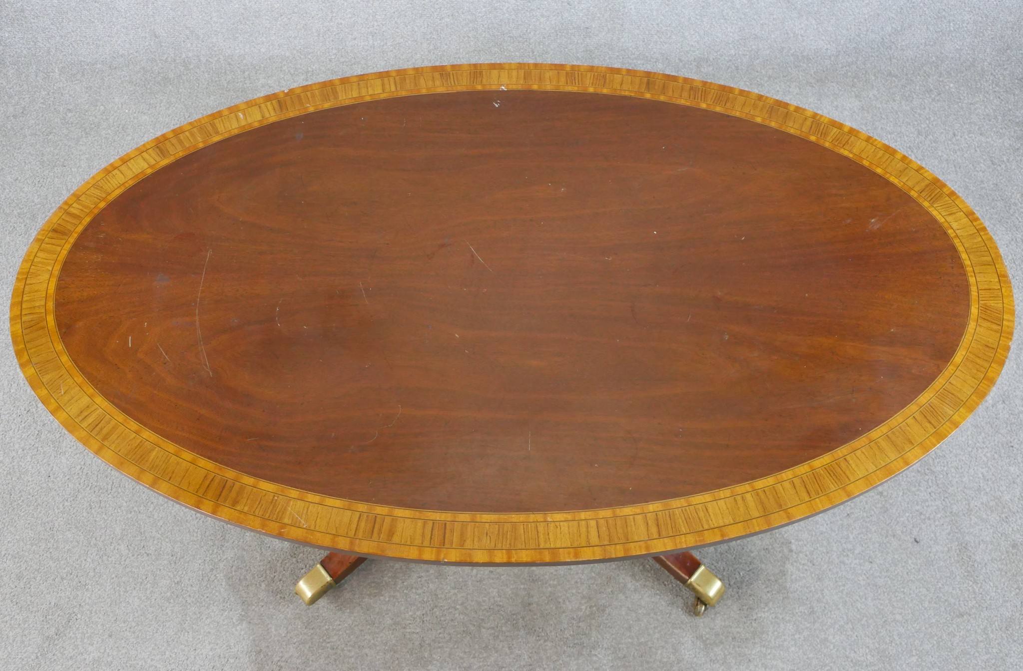 A Regency style inlaid mahogany oval coffee table raised on turned central column on four outswept - Image 3 of 6