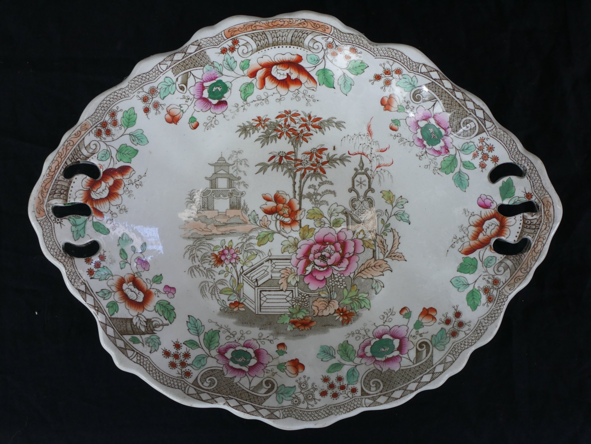 An early 20th century English porcelain part dessert service decorated with central panel of Chinese - Image 5 of 8