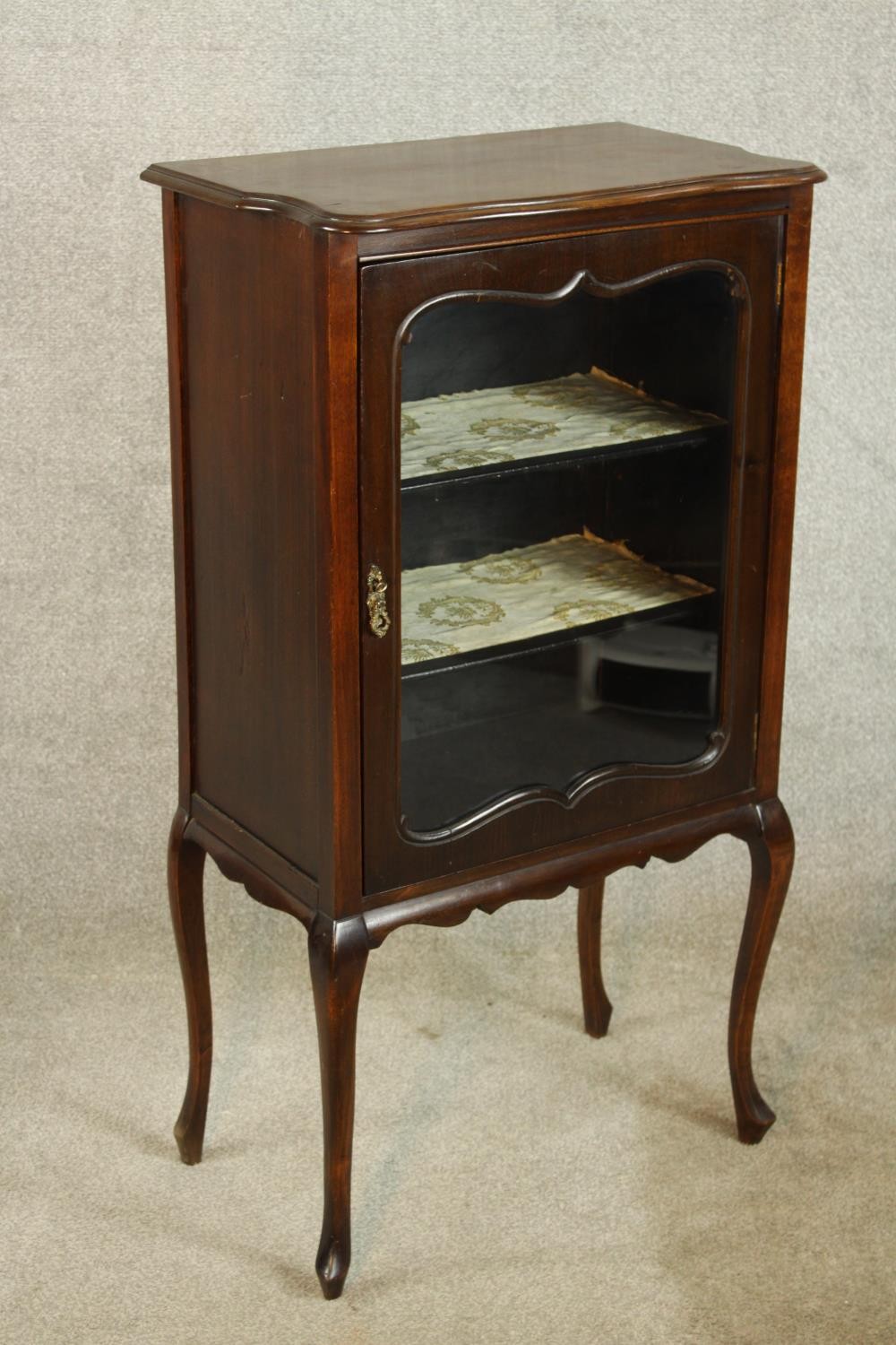 A late 19th century mahogany single glass door display cabinet opening to reveal three shelves, - Image 4 of 8