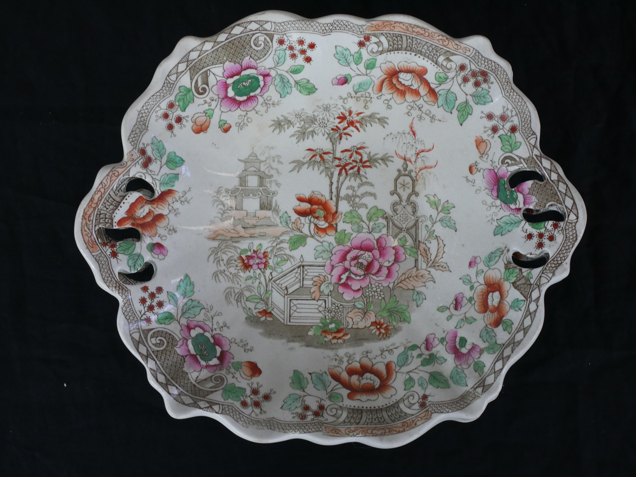 An early 20th century English porcelain part dessert service decorated with central panel of Chinese - Image 4 of 8