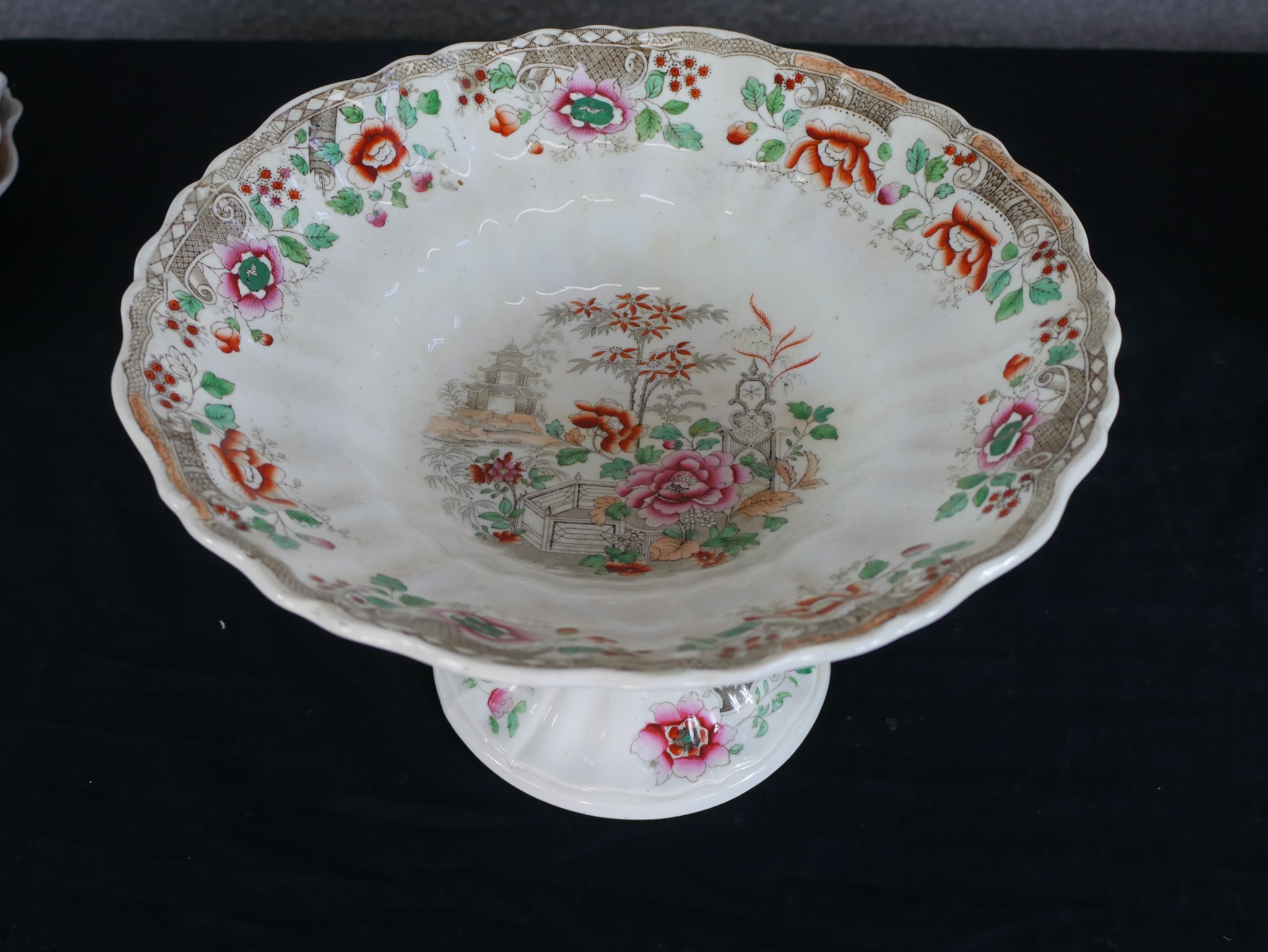 An early 20th century English porcelain part dessert service decorated with central panel of Chinese - Image 7 of 8