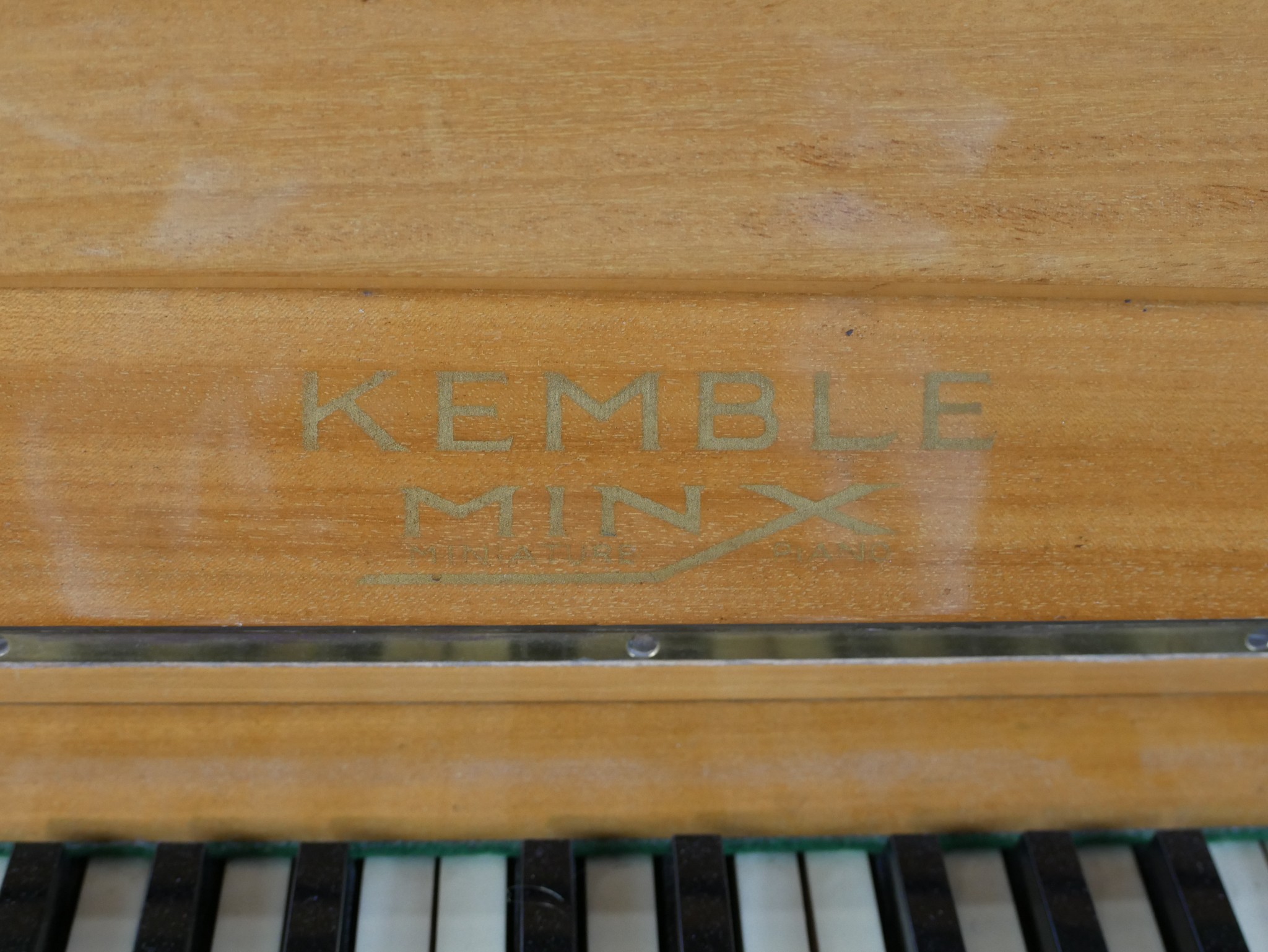 A mid 20th century Kemble beech upright piano raised on carved cabriole supports terminating on shap - Image 3 of 8