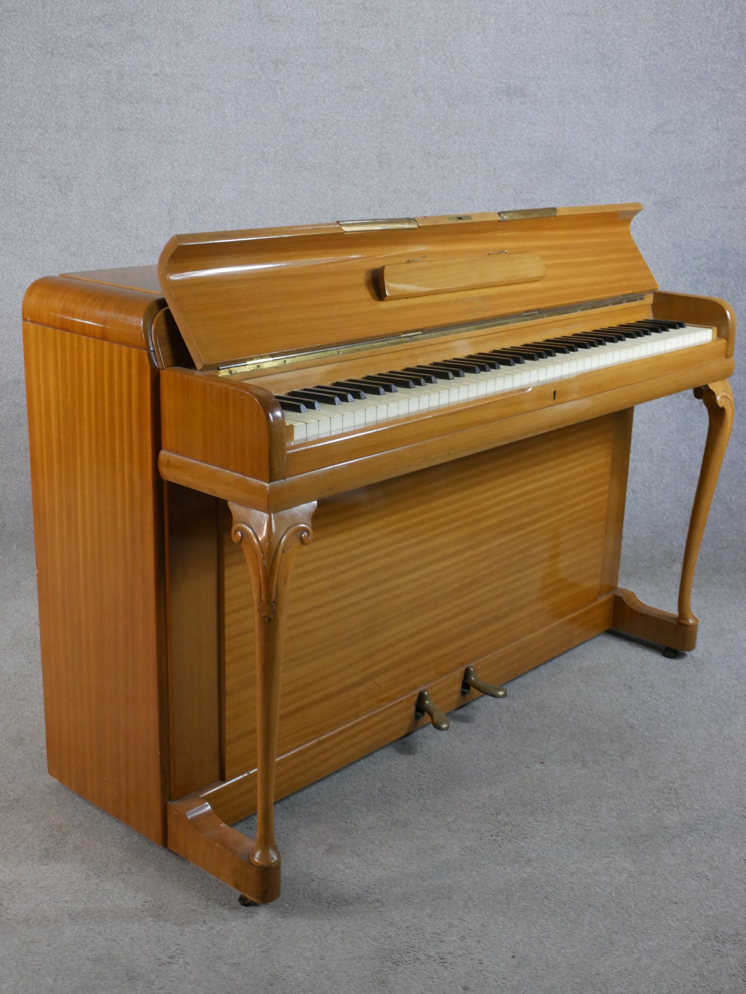 A mid 20th century Kemble beech upright piano raised on carved cabriole supports terminating on shap - Image 6 of 8
