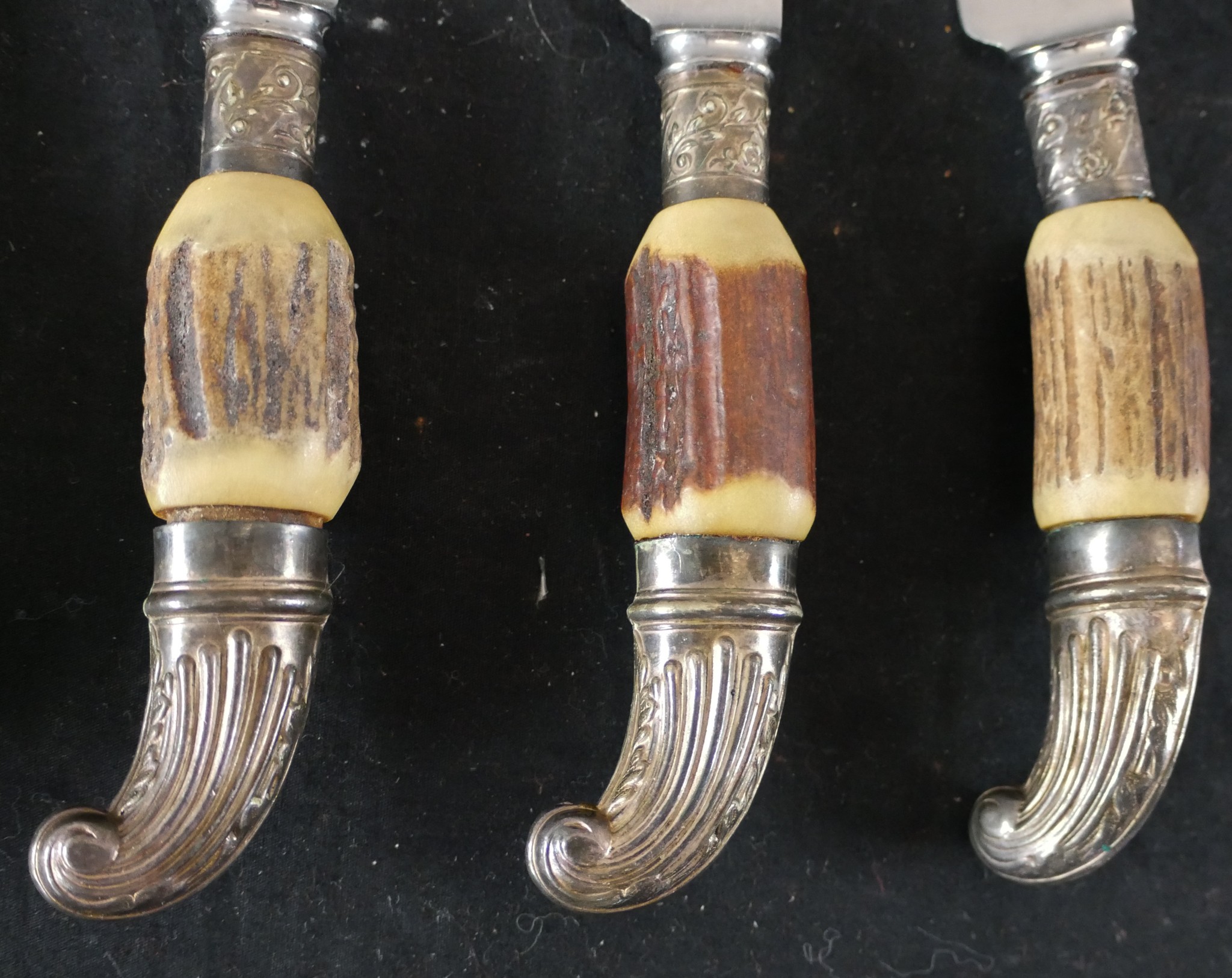 A set of 20th century horn handled pistol grip knives together with matching bottle opener. - Image 3 of 4