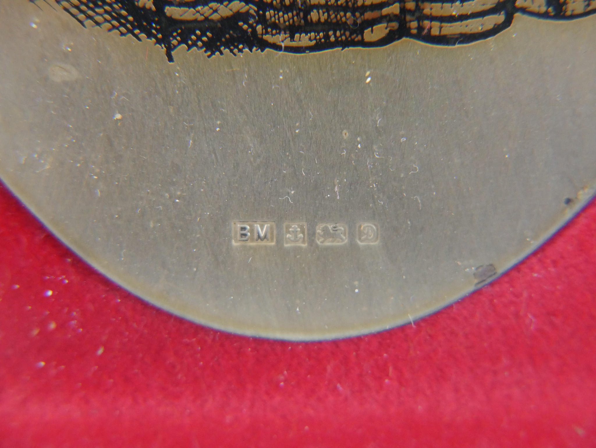 Two Elizabeth II hallmarked oval plaques, Birmingham Mint, Birmingham 1978. etched and highlighted - Image 3 of 4