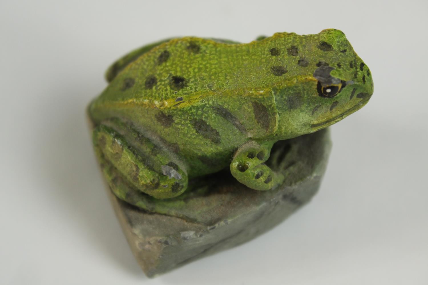 A pair of mating silver frogs along with a painted pewter frog on a rock. H.4cm. (largest) - Image 3 of 11