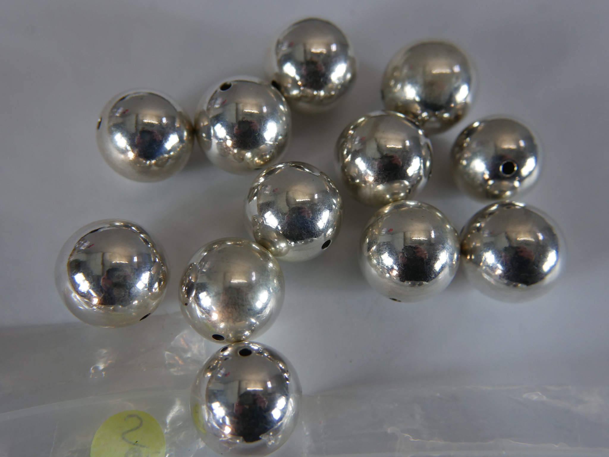 A collection of twenty one round polished white metal beads (tests as silver), various sizes. H.2 - Image 2 of 4