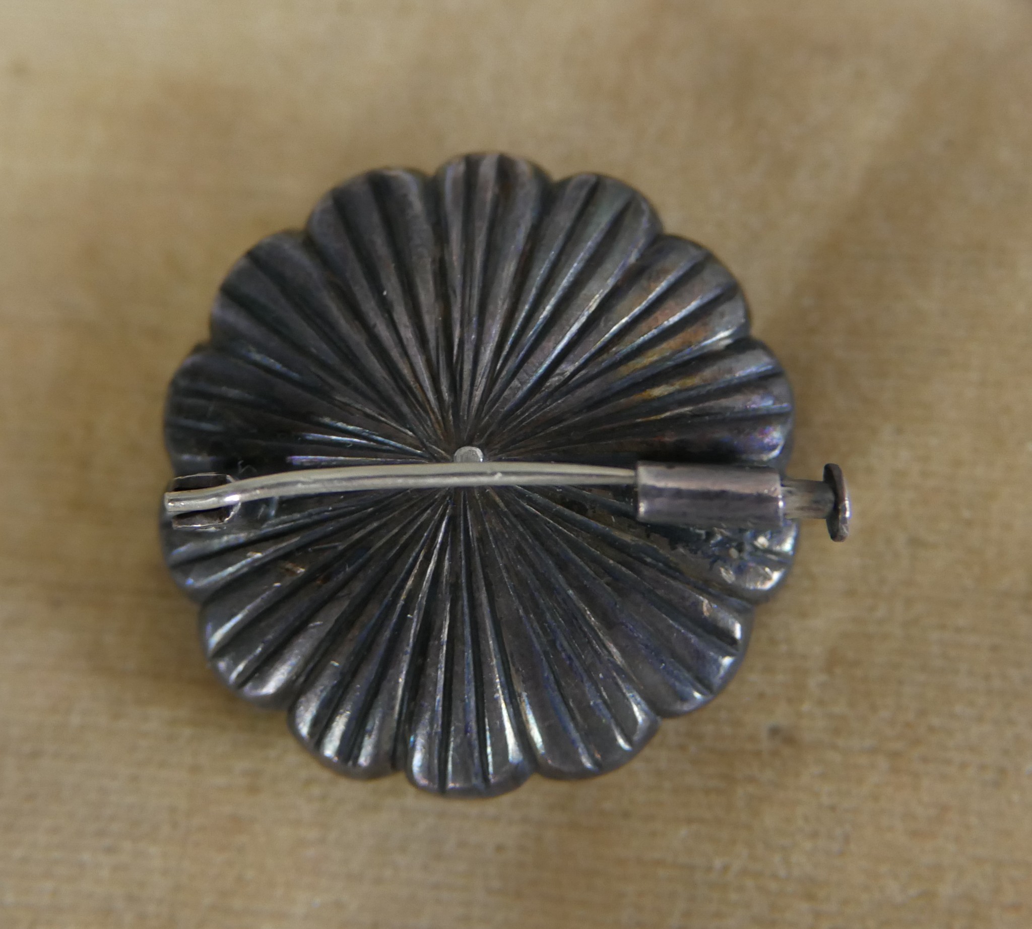 A green paste and white metal foil backed Georgian style floral brooch with secure pin and safety - Image 2 of 3