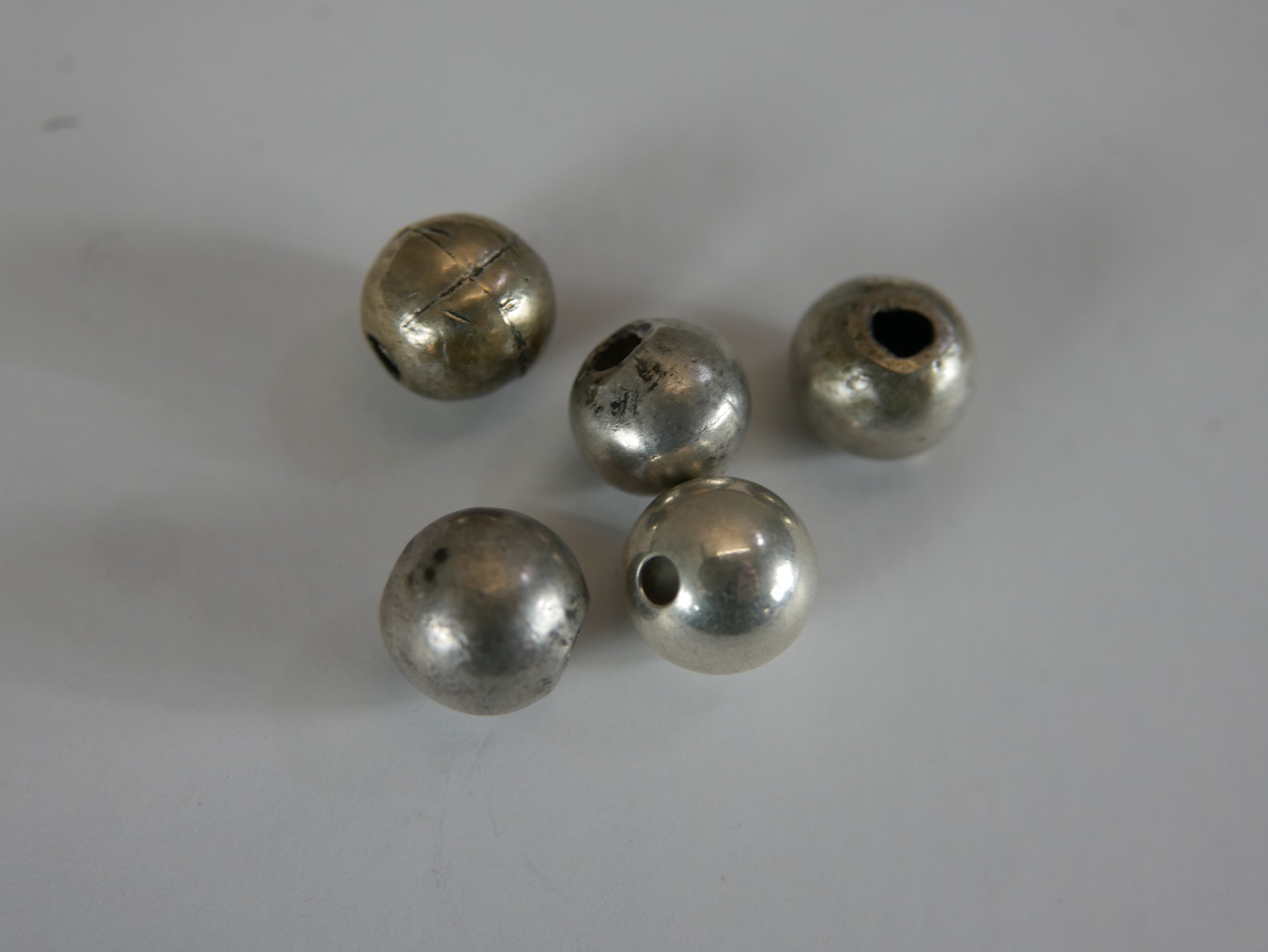 Six bags of white metal (tests as silver) beads, various designs and sizes of beads. H.1 W.1cm - Image 6 of 8