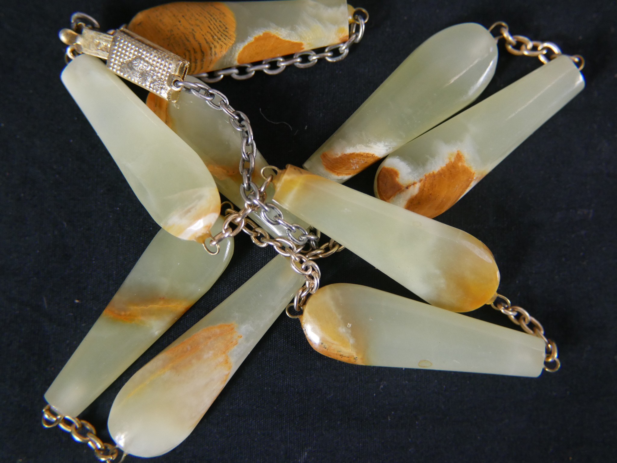 Five vintage necklaces, including an alabaster drop bead necklace, a Czech amber glass cube bead - Image 9 of 10