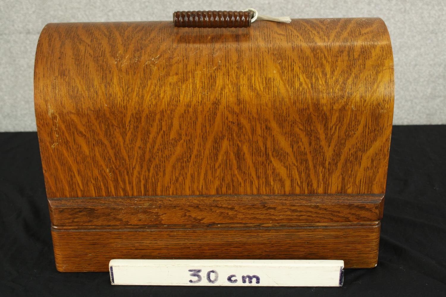 A 20th century mahogany cased manual sewing machine. H.33 W.43 D.20cm. - Image 3 of 4