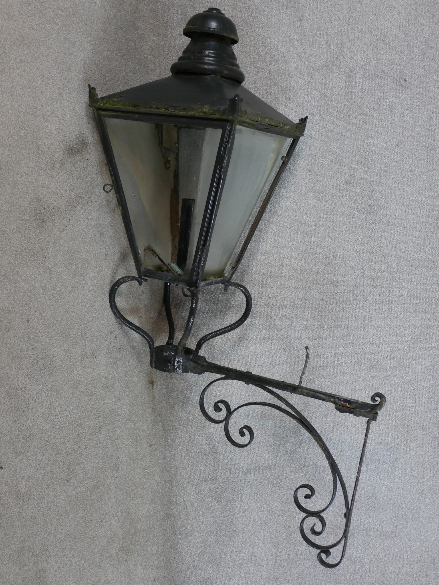 A painted wrought iron Victorian style wall mounted lamp (converted to electricity) H.145 W.75 D.