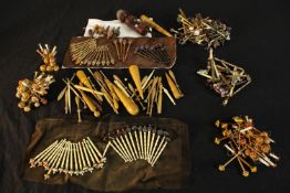 Large collection of assorted bobbins and other needlework tools. L.20cm. (largest)