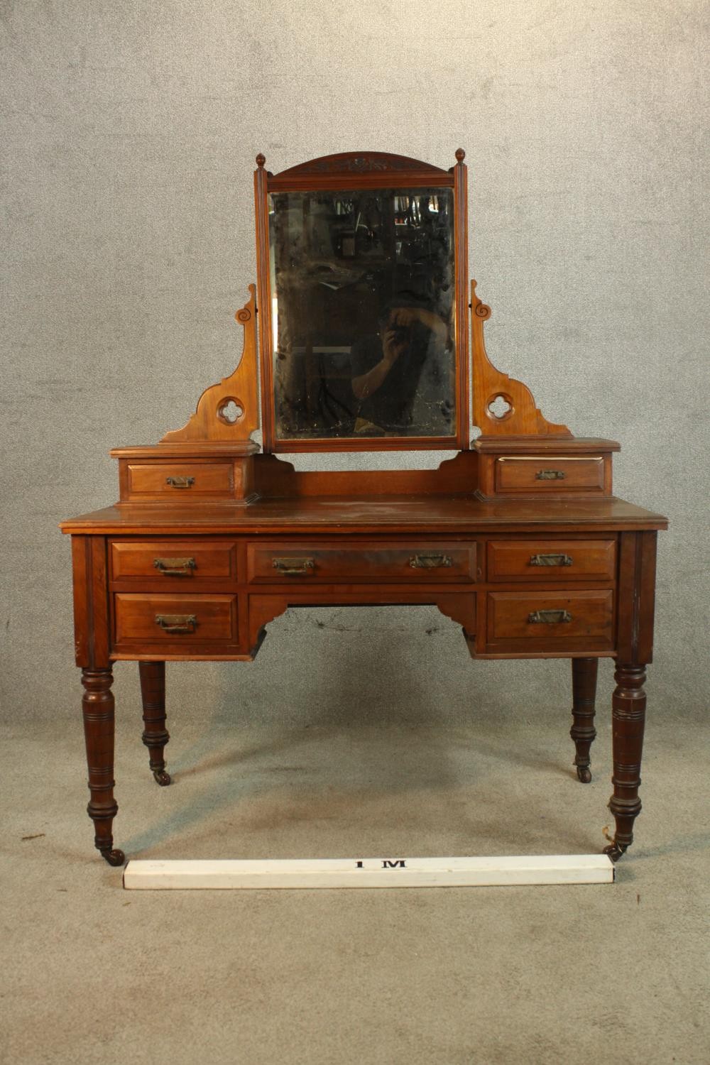 A late 19th/early 20th century walnut mirror backed dressing table with two jewellery drawers - Image 2 of 4