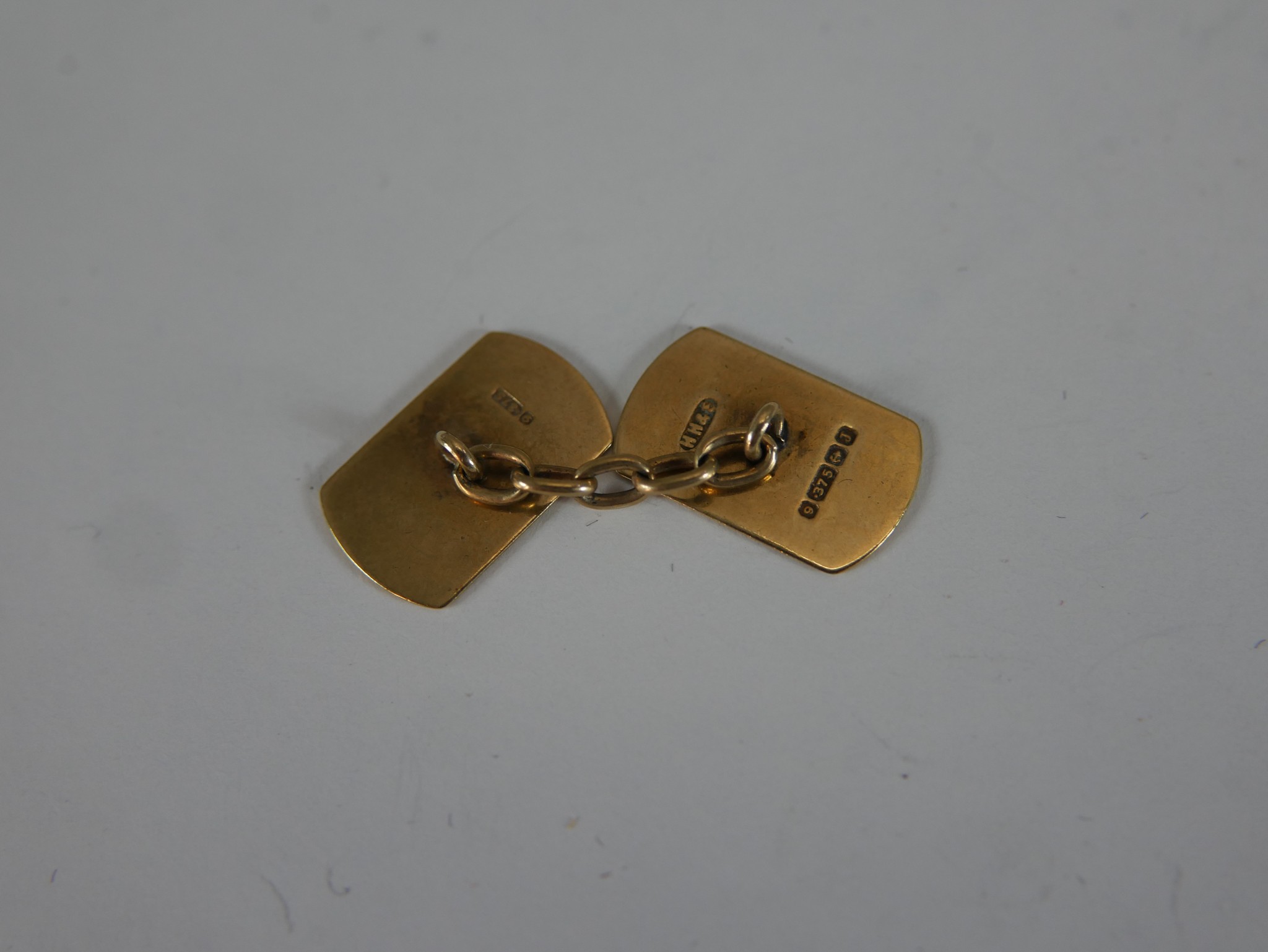 A collection of gold jewellery, including a 9ct engine turn decorated chain link cufflink, a pair of - Image 6 of 7