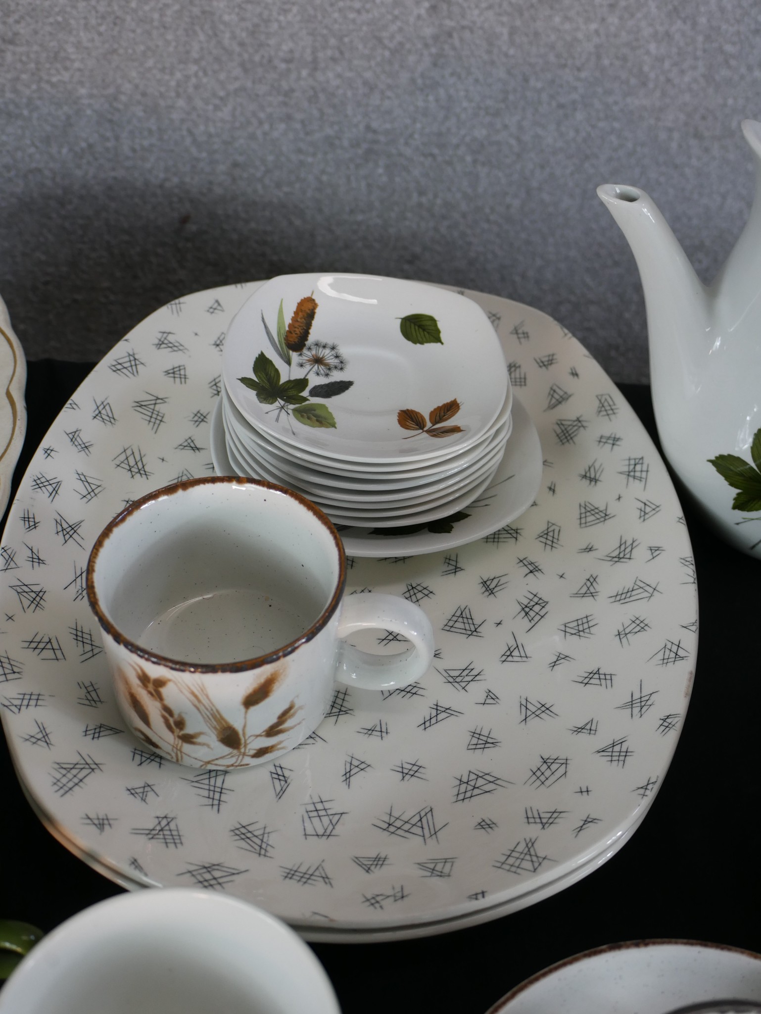 Assorted mid 20th century decorative ceramics to include Midwinter Fashion style items in the - Image 5 of 12