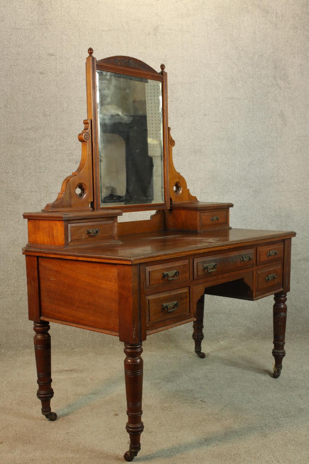A late 19th/early 20th century walnut mirror backed dressing table with two jewellery drawers - Image 4 of 4