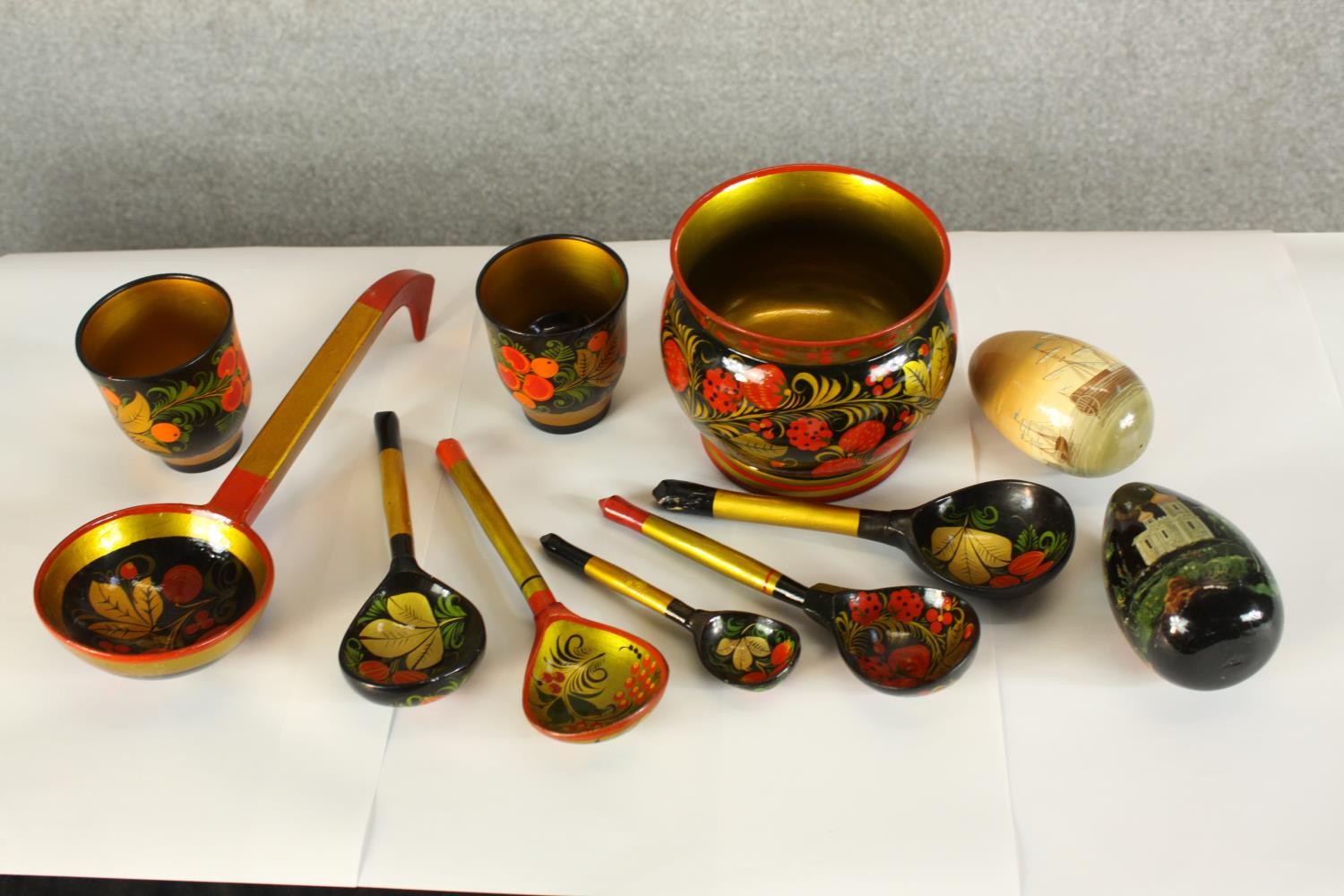 Assorted mid/ late 20th century Russian lacquer items to include spoons, eggs and cache pots