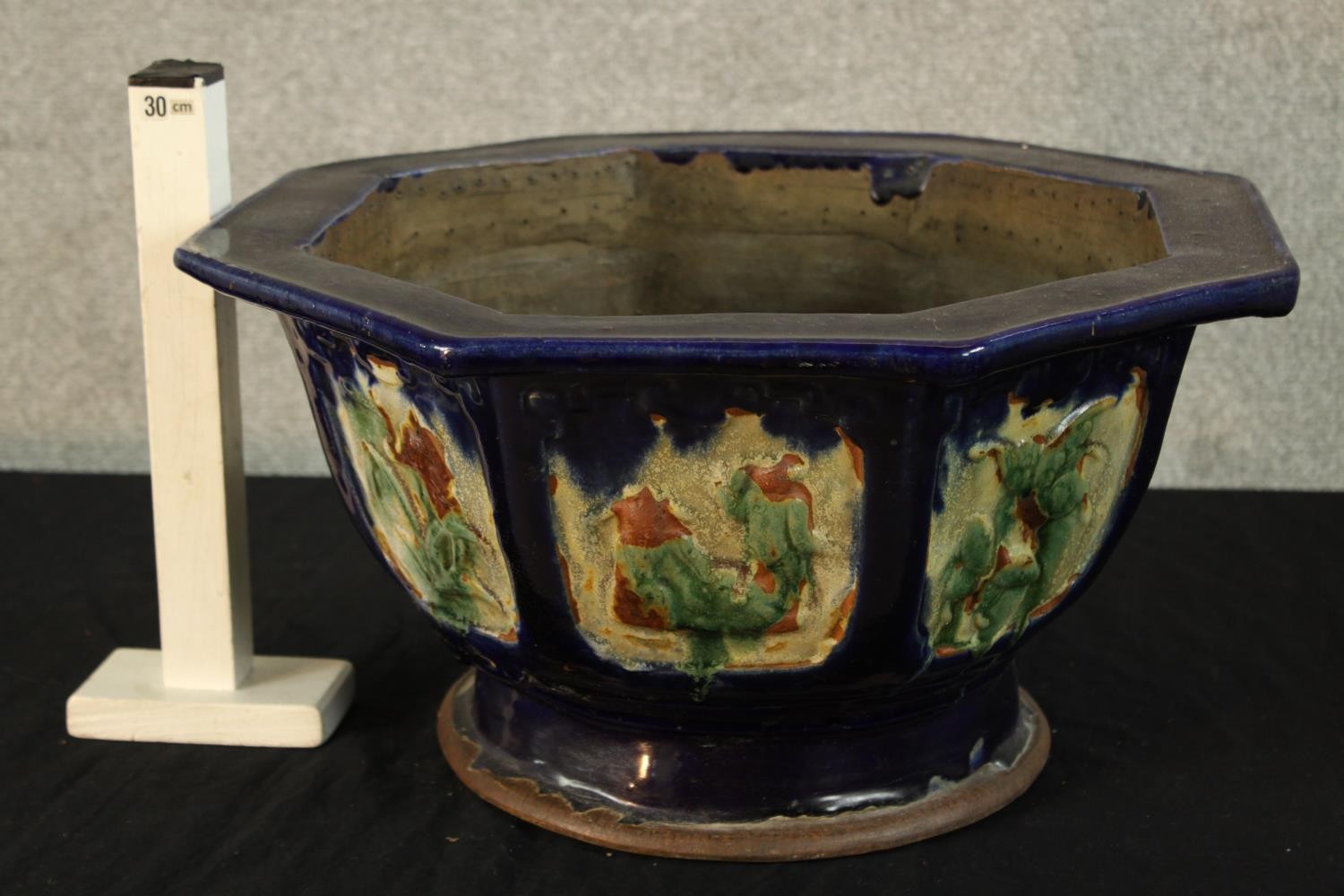 A 20th century Chinese pottery octagonal shaped garden planter decorated with panels of flowers - Image 2 of 3