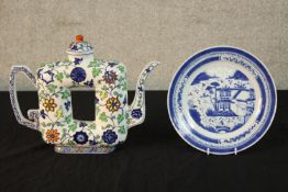 A Chinese Doucai style porcelain teapot, with six character to base together 19th century blue and