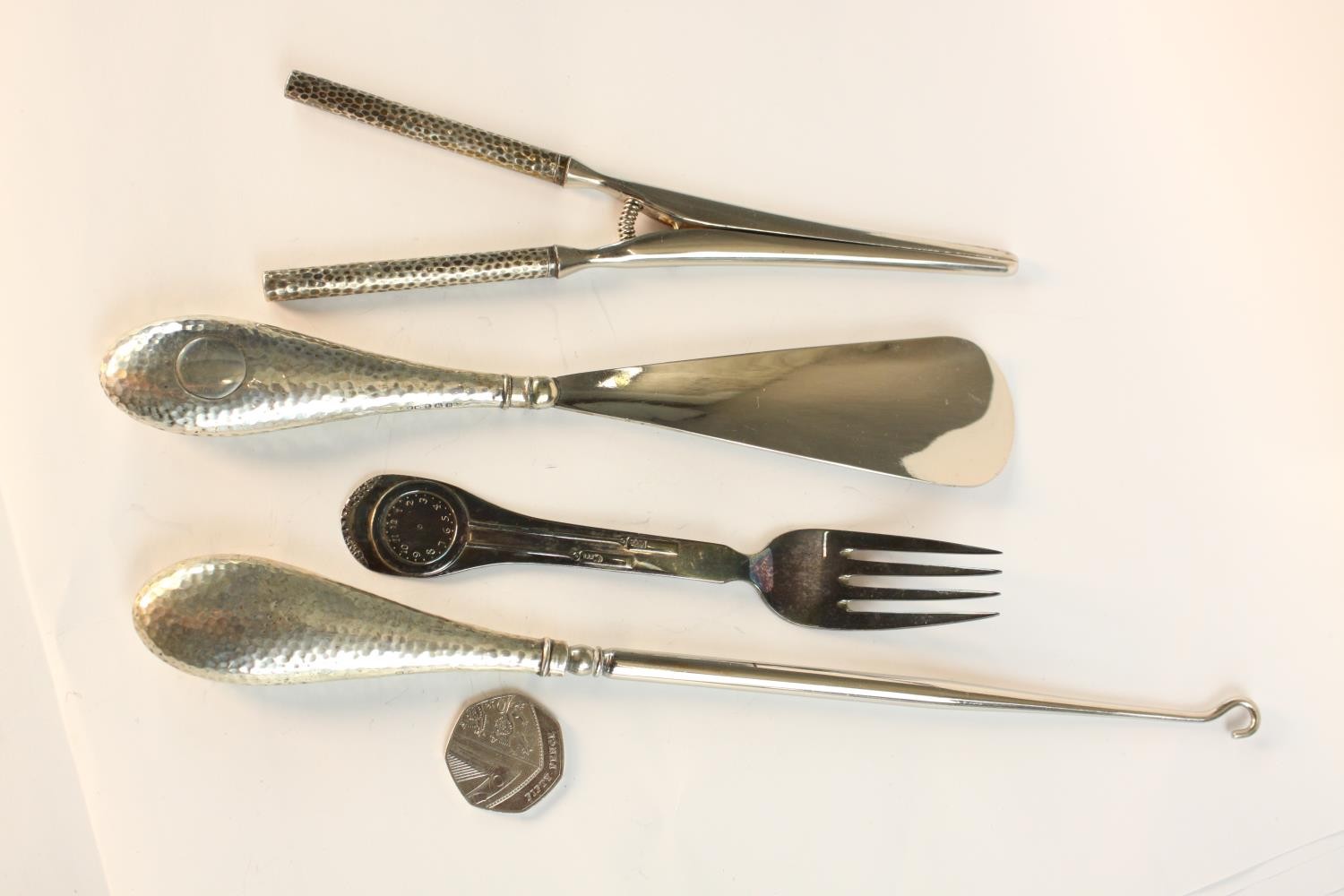 A collection of hammered silver handled tools, including boot hook, glove stretchers and shoe horn - Image 2 of 12