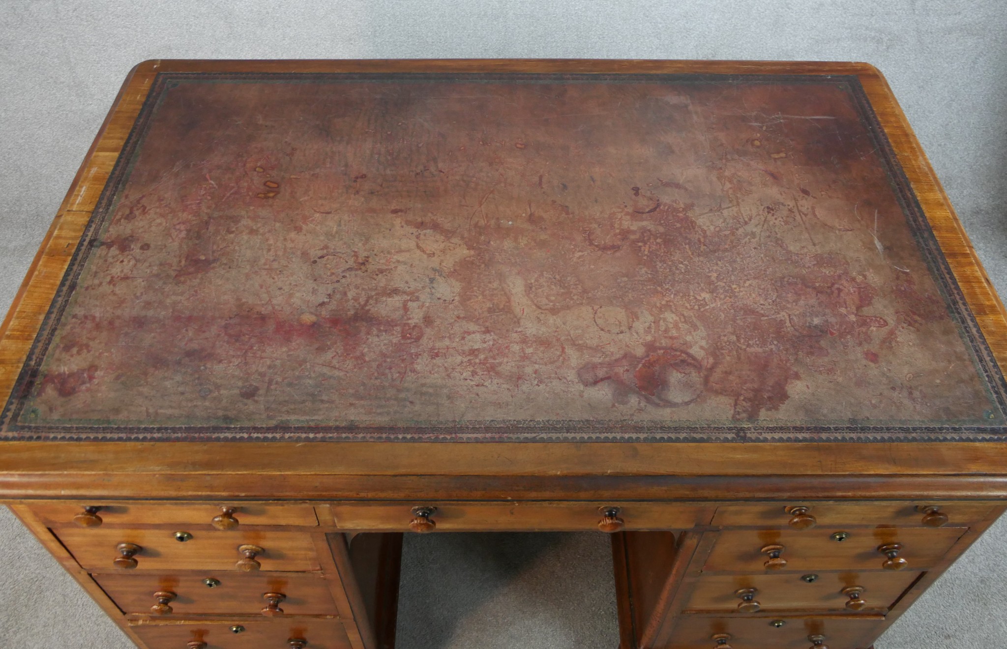 A Victorian mahogany and leather inset twin pedestal writing desk with turned handles raised on - Image 2 of 7