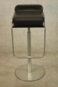 A contemporary brushed steel and black leather adjustable bar stool. H.83cm.