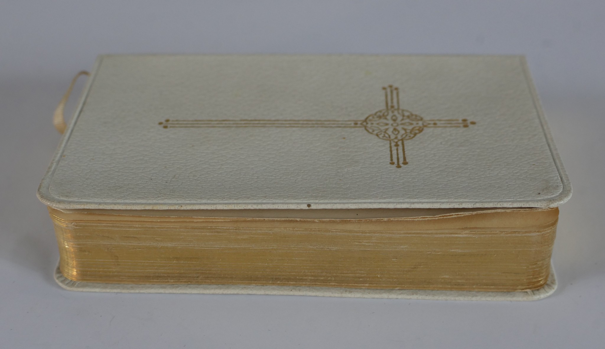 A 20th century white leather bound Book of Common Prayer and Hymns Ancient & Modern. H.12 W.8 D.2cm - Image 4 of 4