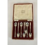 A cased set of six Elizabeth II hallmarked silver teaspoons, Gee & Holmes, Sheffield 1958 in a