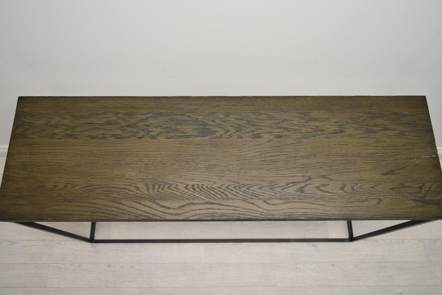 A contemporary metal framed console / side table with faux wood grained top. H.75.5 W.120 D.36cm - Image 6 of 7