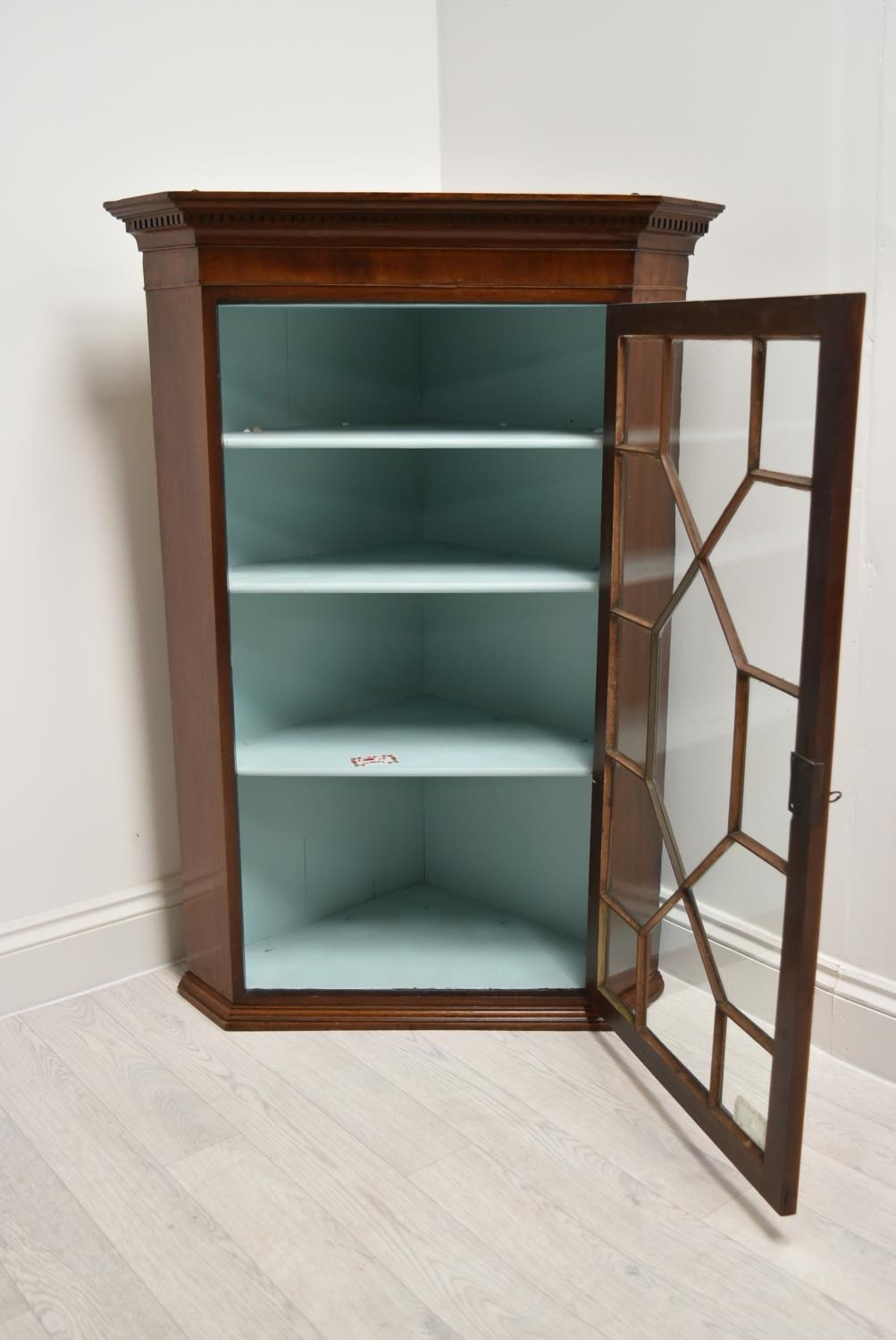 A George III mahogany single door corner cupboard with dentil cornice and single astragal glazed - Image 3 of 9