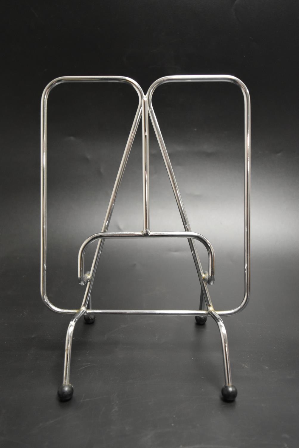 A silver plated modernist magazine rack raised on pad feet together with a chrome plated magazine - Image 5 of 6