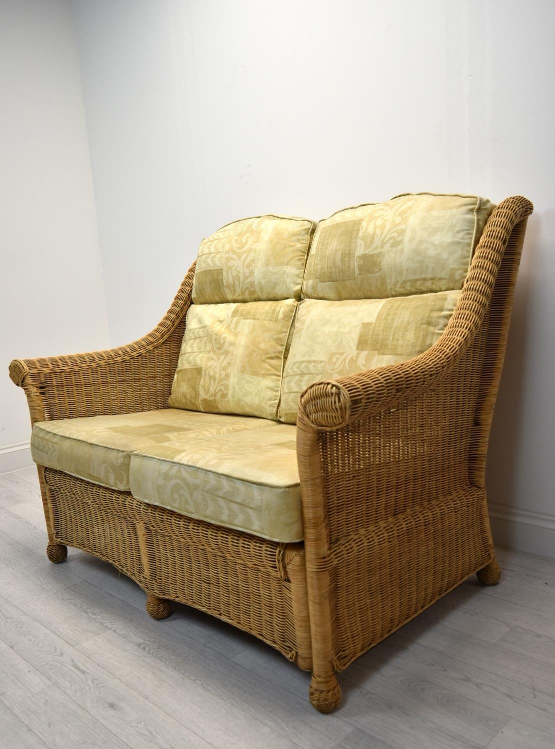 A contemporary wicker two seater conservatory sofa with four loose cushions. H.98 W.135 D.63cm - Image 2 of 5