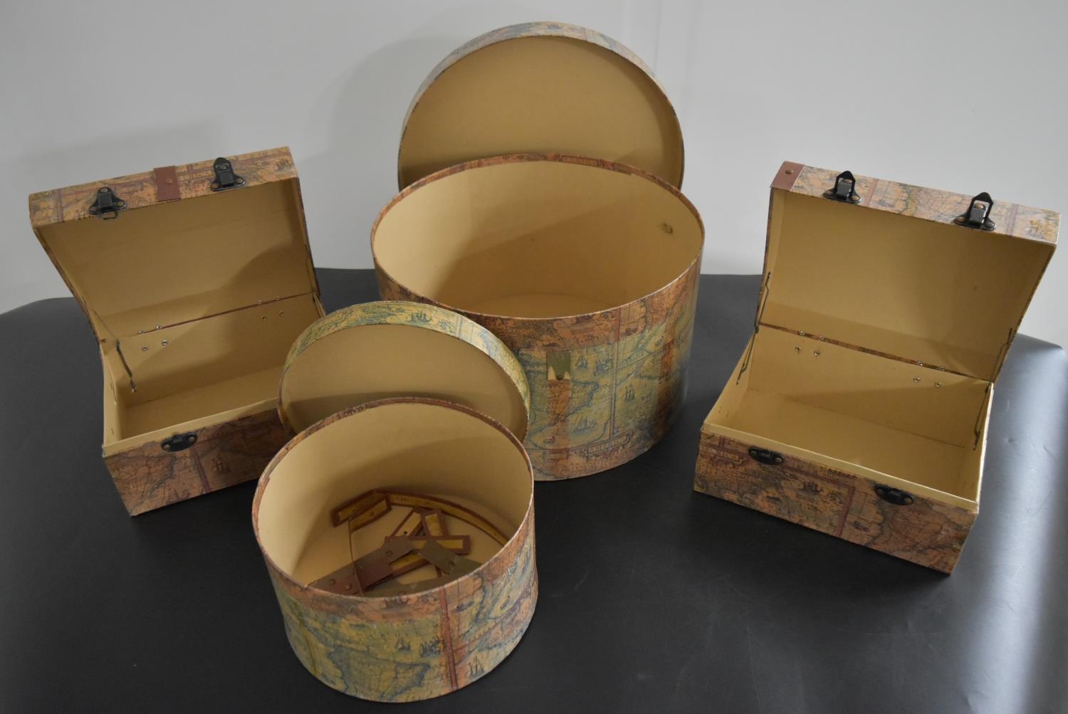 Four assorted hat boxes to include a pair of dome topped rectangular boxes and two cylindrical - Image 3 of 7