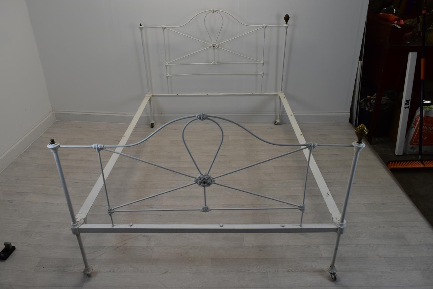 A Victorian style painted metal single bed complete with side irons. H.117.5 W.137 D.198.5cm - Image 3 of 10